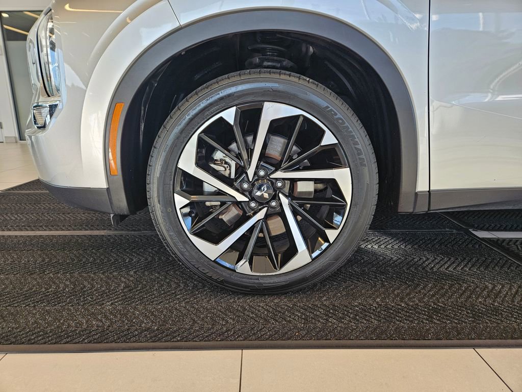 Used 2024 Mitsubishi Outlander SE image 12