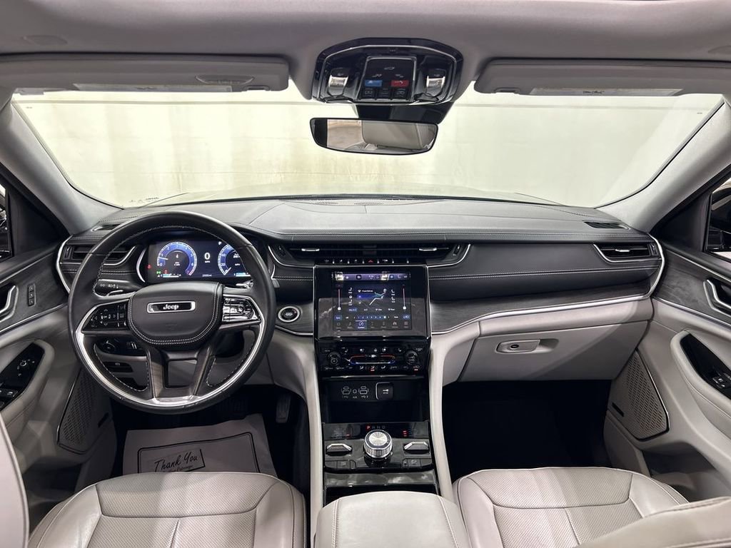Used 2022 Jeep Grand Cherokee Overland AWD/4WD image 19