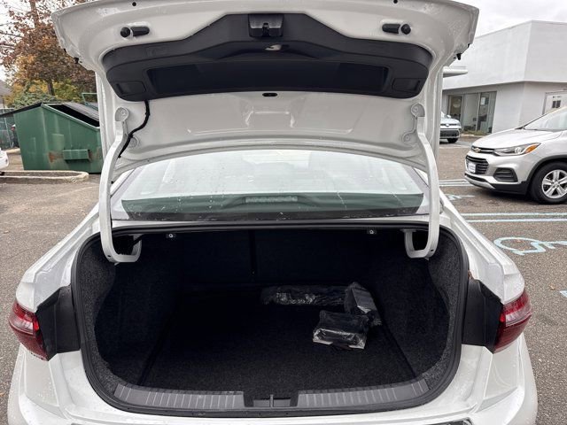 Used 2025 Volkswagen Jetta SE w/ Black Wheel Package image 28