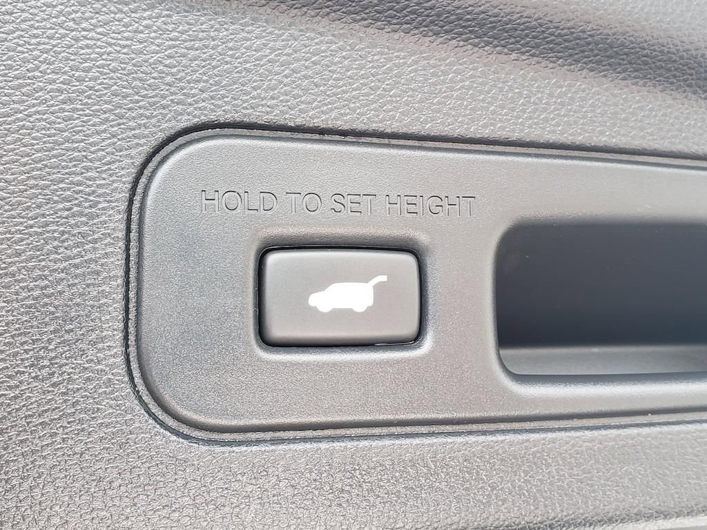 Certified 2025 Acura MDX SH-AWD w/ Technology Package image 9