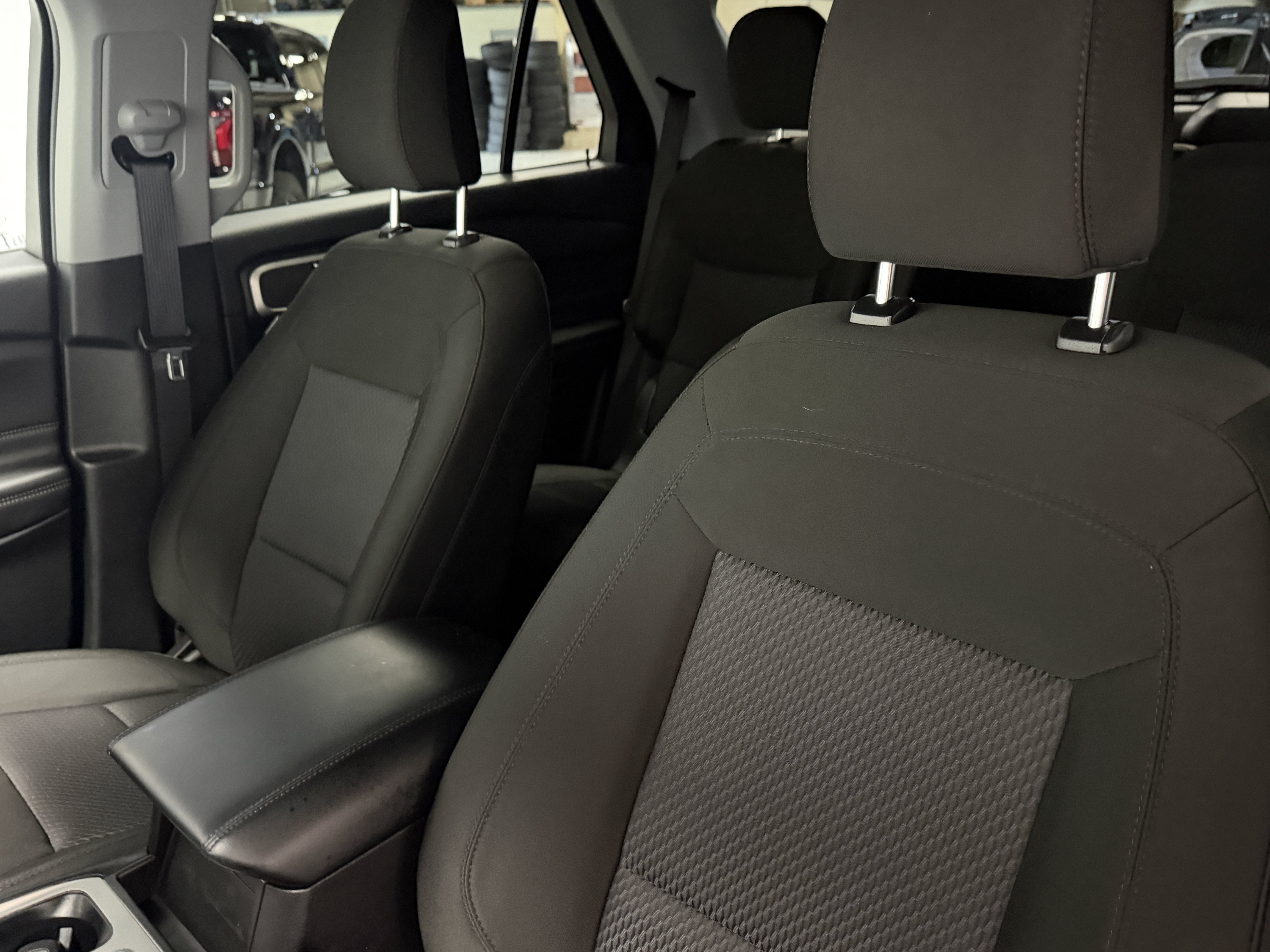 Used 2024 Ford Explorer XLT AWD/4WD image 18