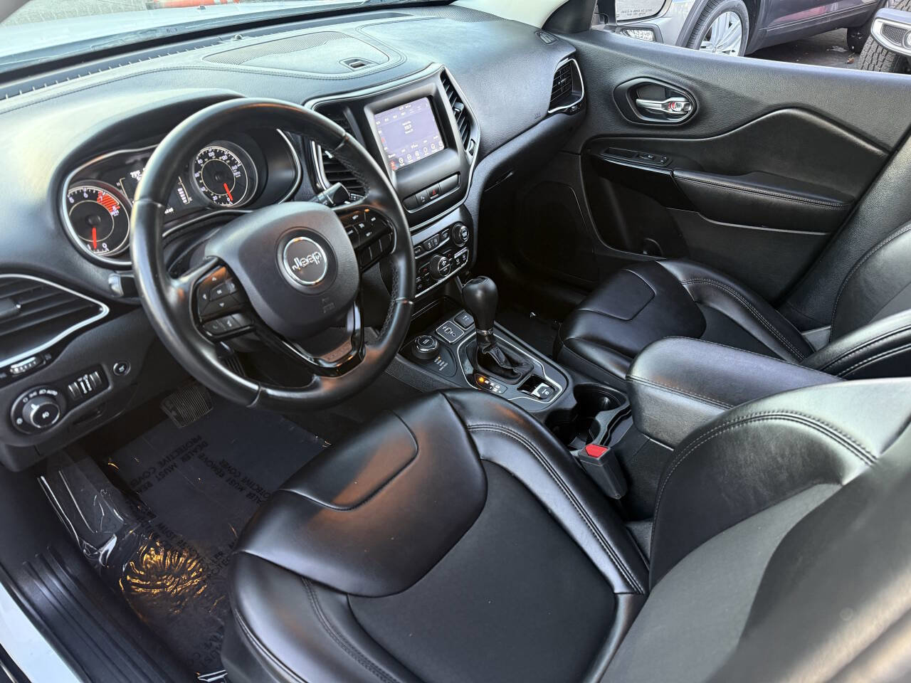 Used 2019 Jeep Cherokee Latitude Plus image 11