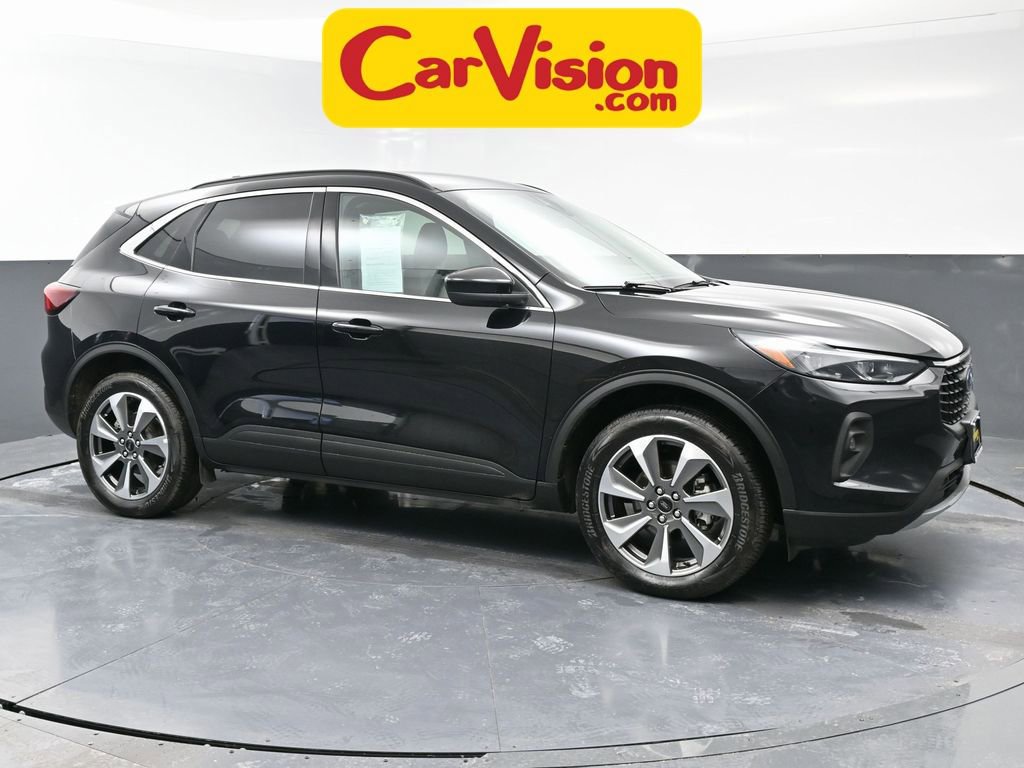 Used 2025 Ford Escape Platinum image 8
