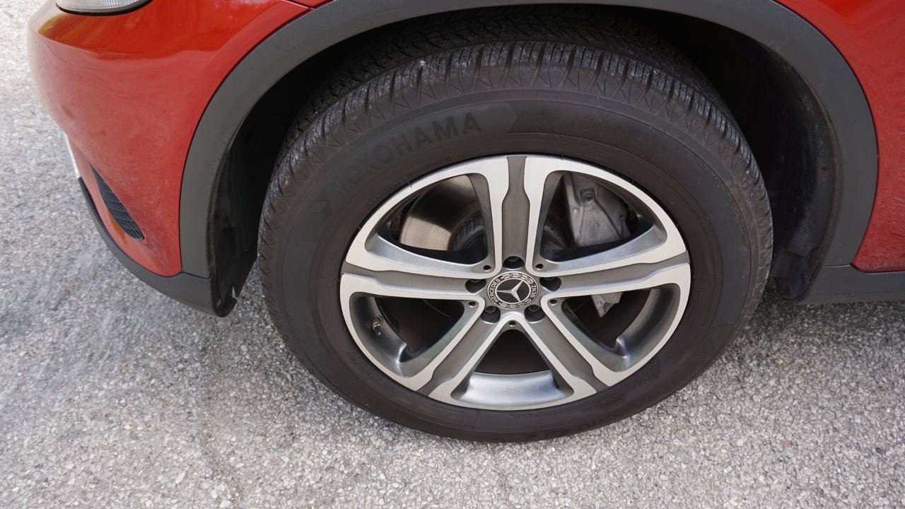 Used 2017 Mercedes-Benz GLC 300 4MATIC image 9