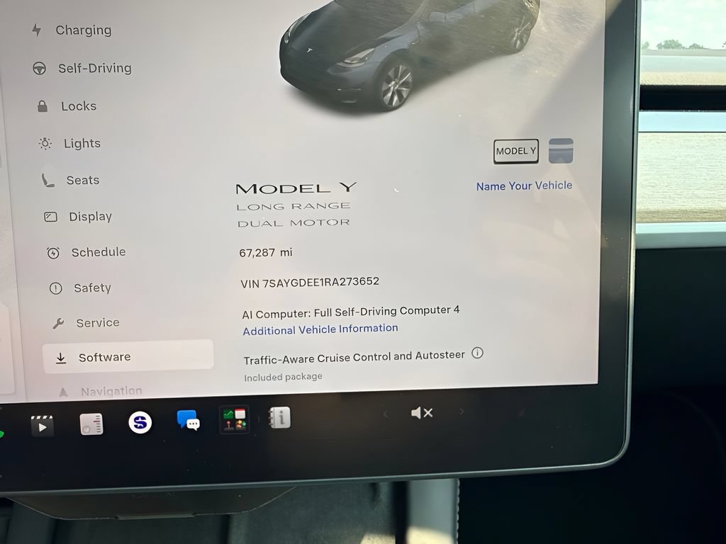 Used 2024 Tesla Model Y Long Range AWD/4WD image 24