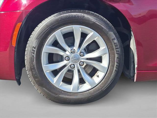 Used 2015 Chrysler 300 Limited RWD image 22