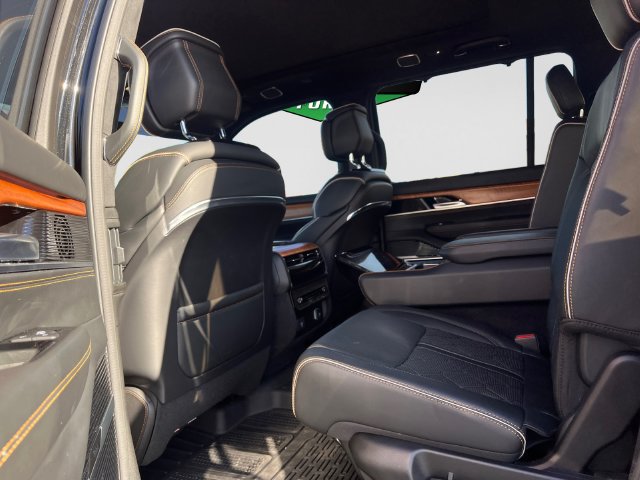 Used 2023 Jeep Grand Wagoneer Series III AWD/4WD image 33