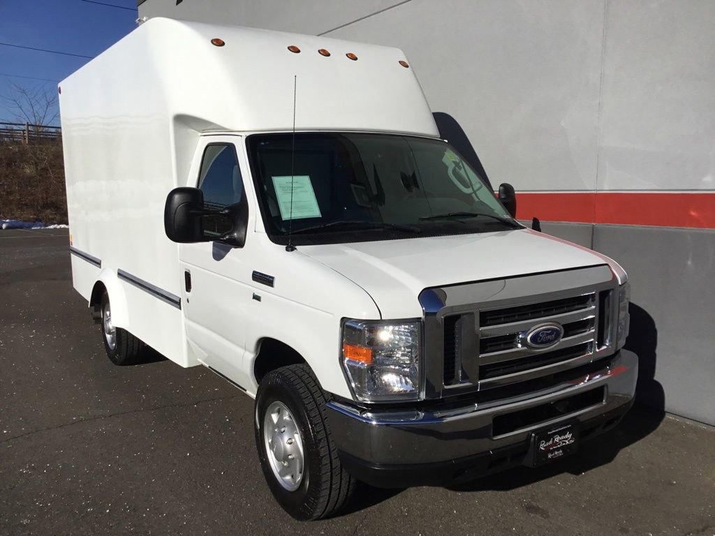 Used 2016 Ford E-350 and Econoline 350 Super Duty image 2