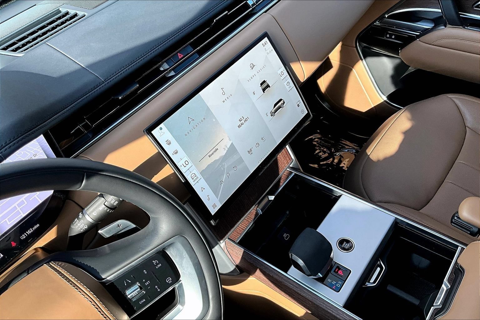 Certified 2024 Land Rover Range Rover SE AWD/4WD image 31
