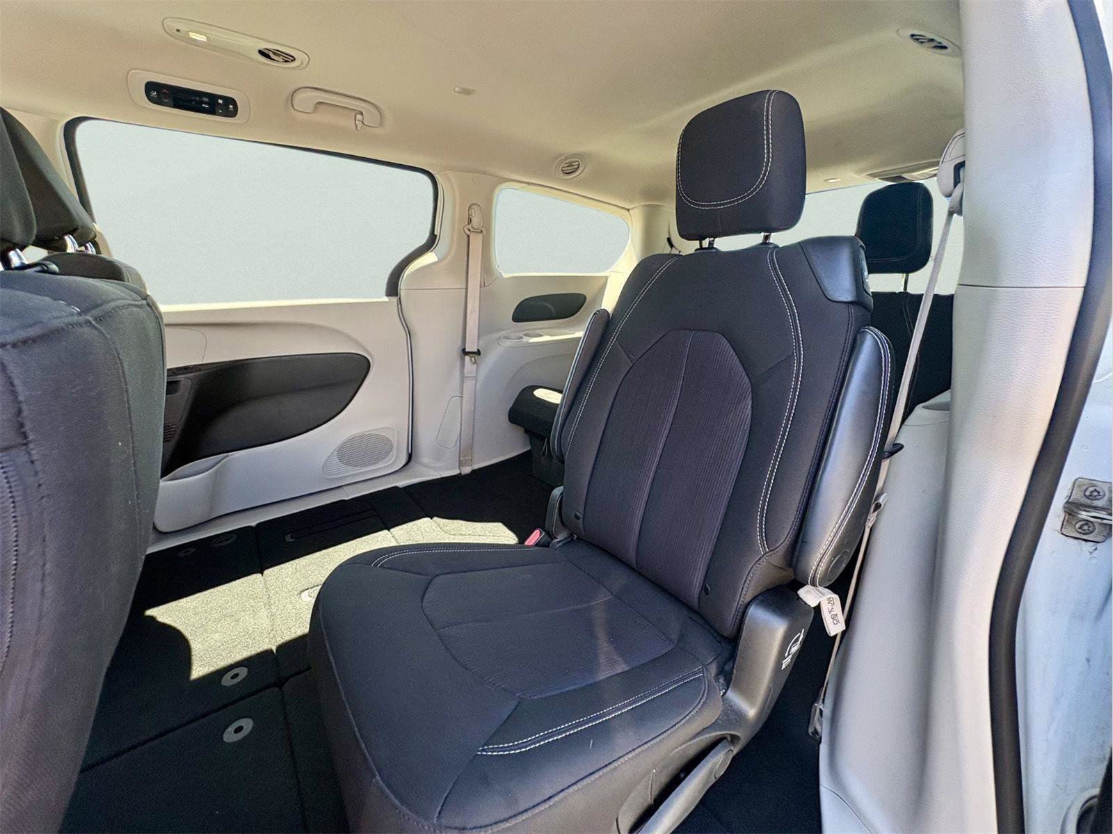 Used 2023 Chrysler Voyager LX FWD image 11
