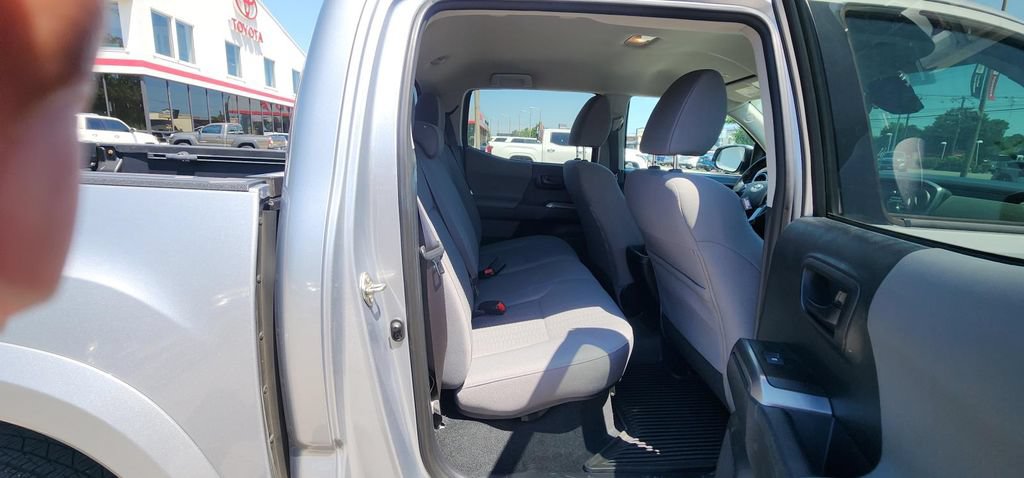 Certified 2019 Toyota Tacoma SR5 AWD/4WD image 14