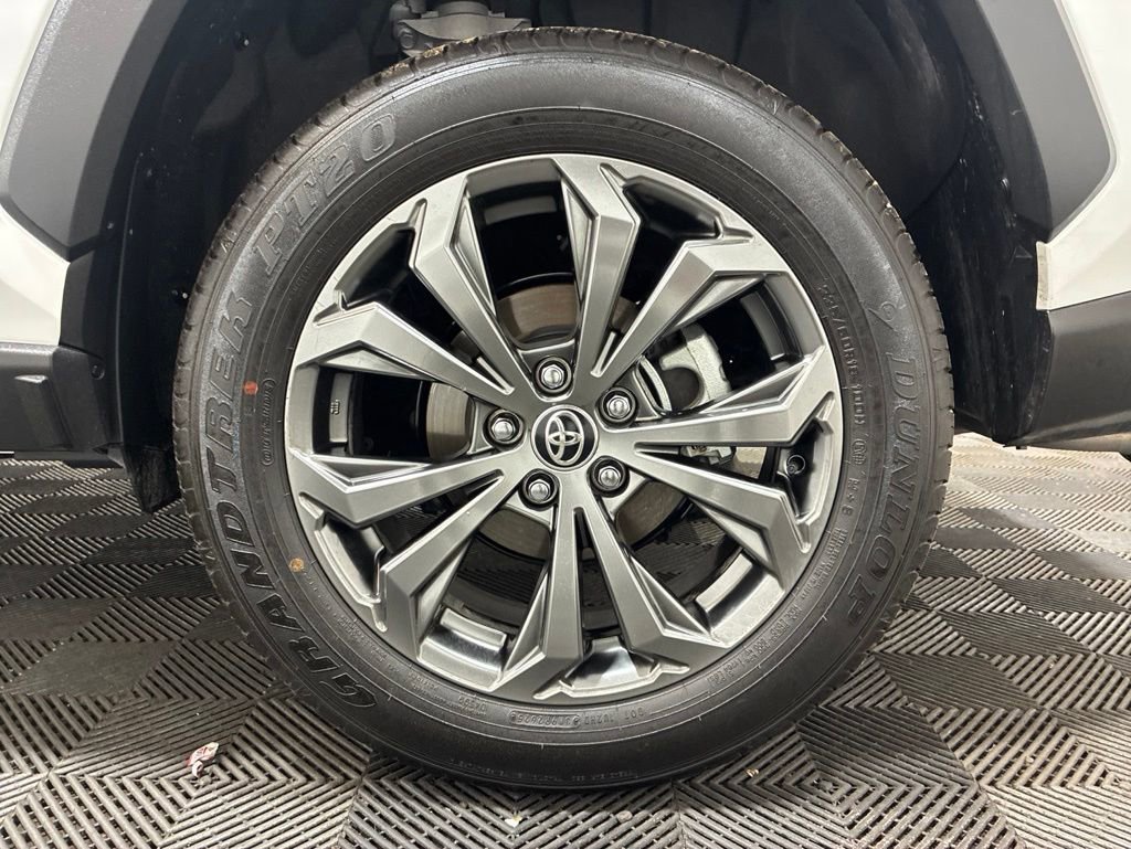 Used 2025 Toyota RAV4 XLE Premium AWD/4WD image 32