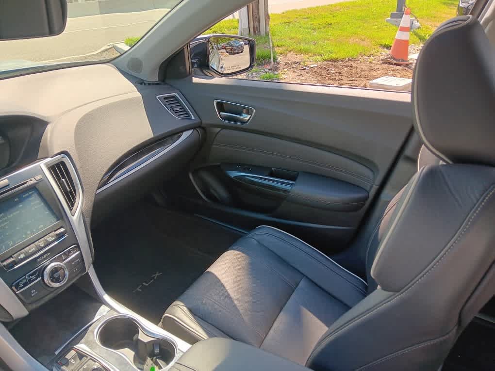 Used 2019 Acura TLX w/ Technology Package FWD image 10