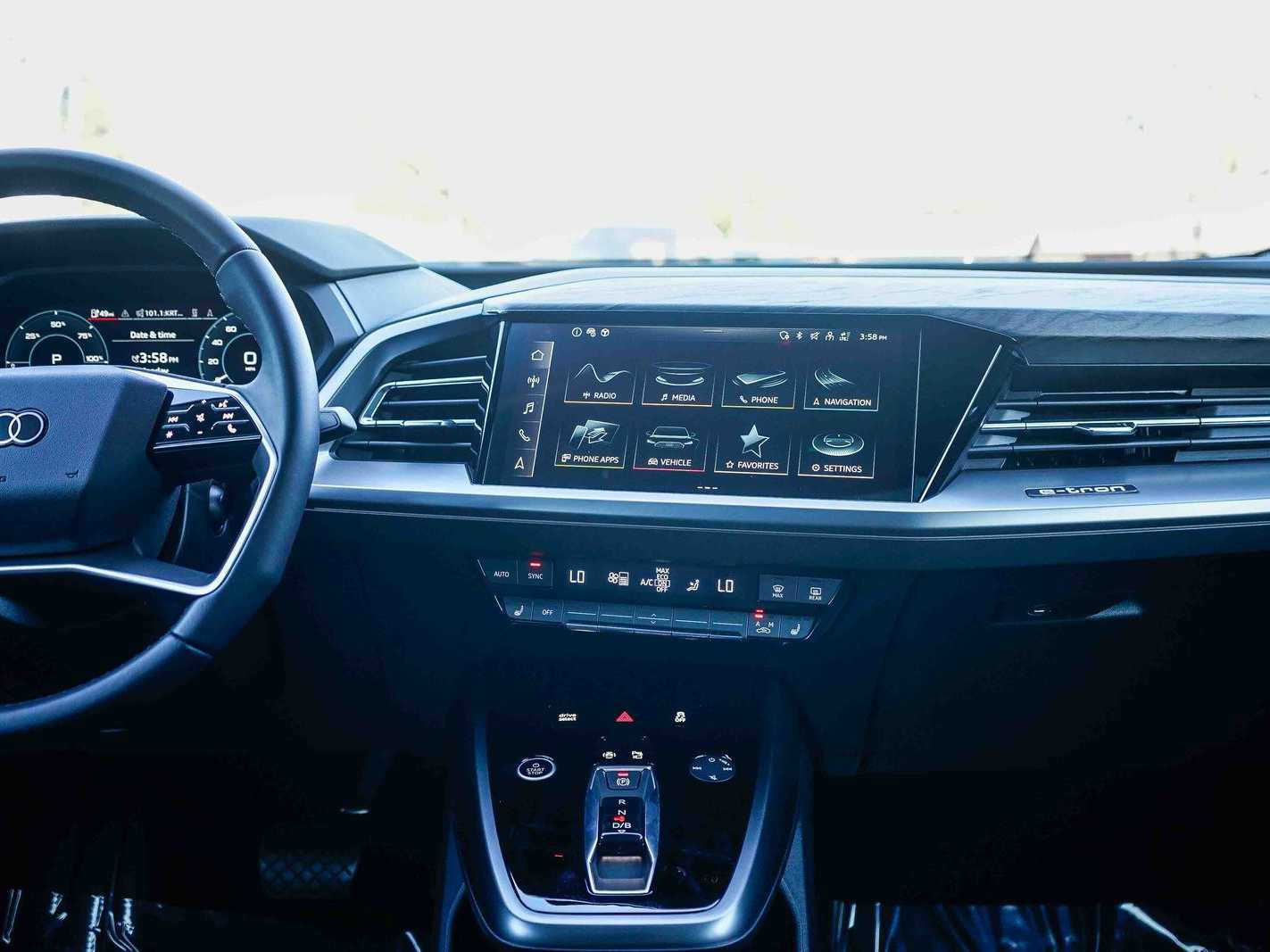 Used 2025 Audi Q4 e-tron Premium w/ Convenience Package image 13