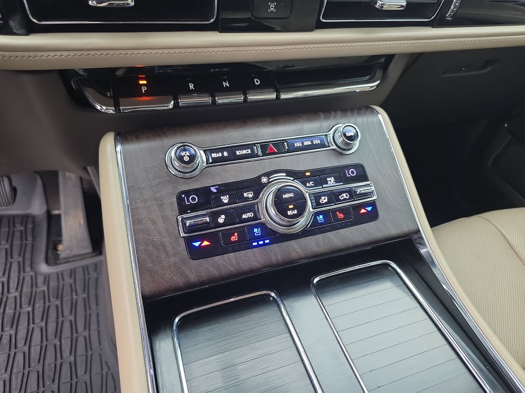 Used 2020 Lincoln Aviator Reserve w/ Equipment Group 201A AWD/4WD image 29