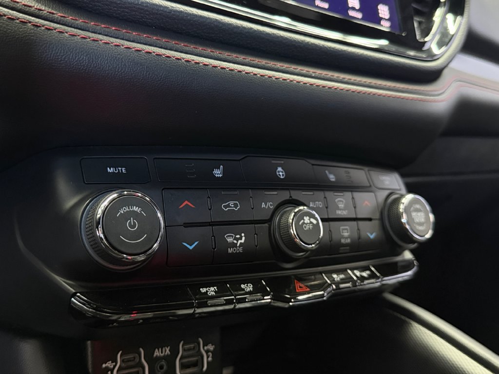 Used 2025 Dodge Durango R/T w/ Blacktop Package AWD/4WD image 20