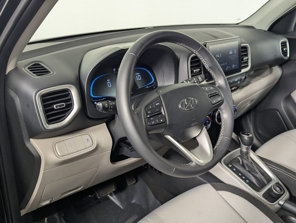 Used 2024 Hyundai Venue SEL image 11