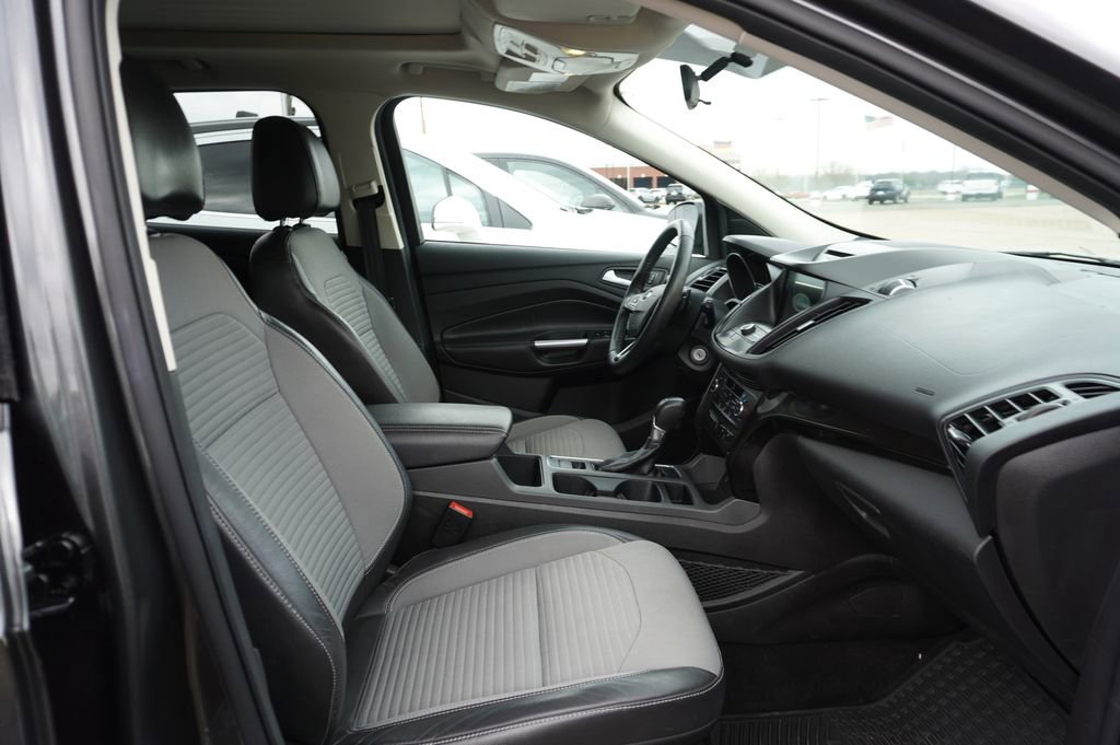 Used 2017 Ford Escape SE w/ Equipment Group 201A image 8