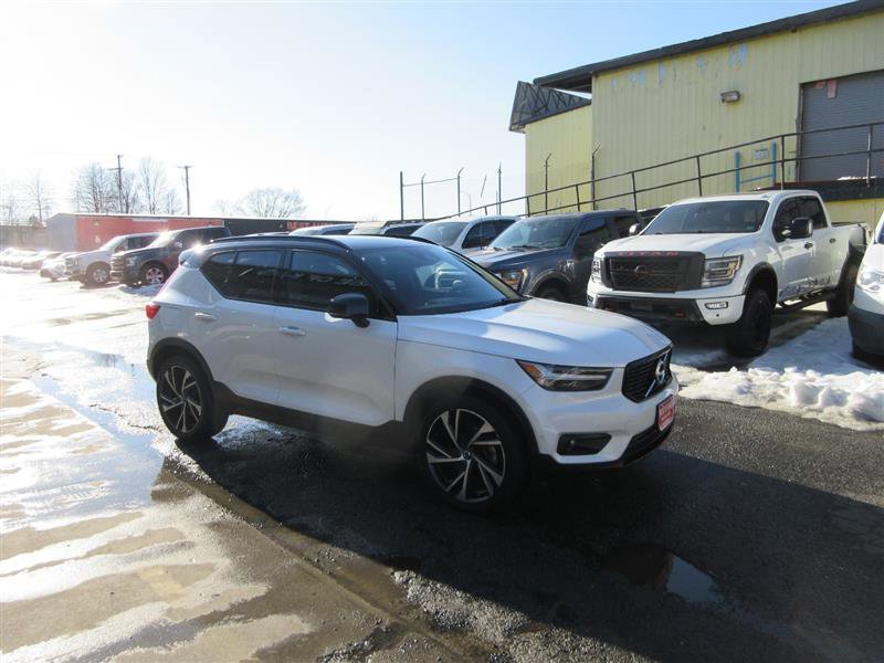 Used 2019 Volvo XC40 T4 R-Design image 10