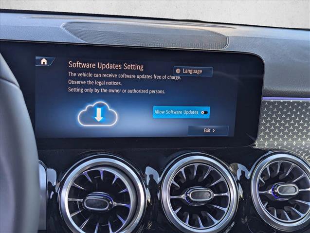 Used 2025 Mercedes-Benz GLB 250 image 11