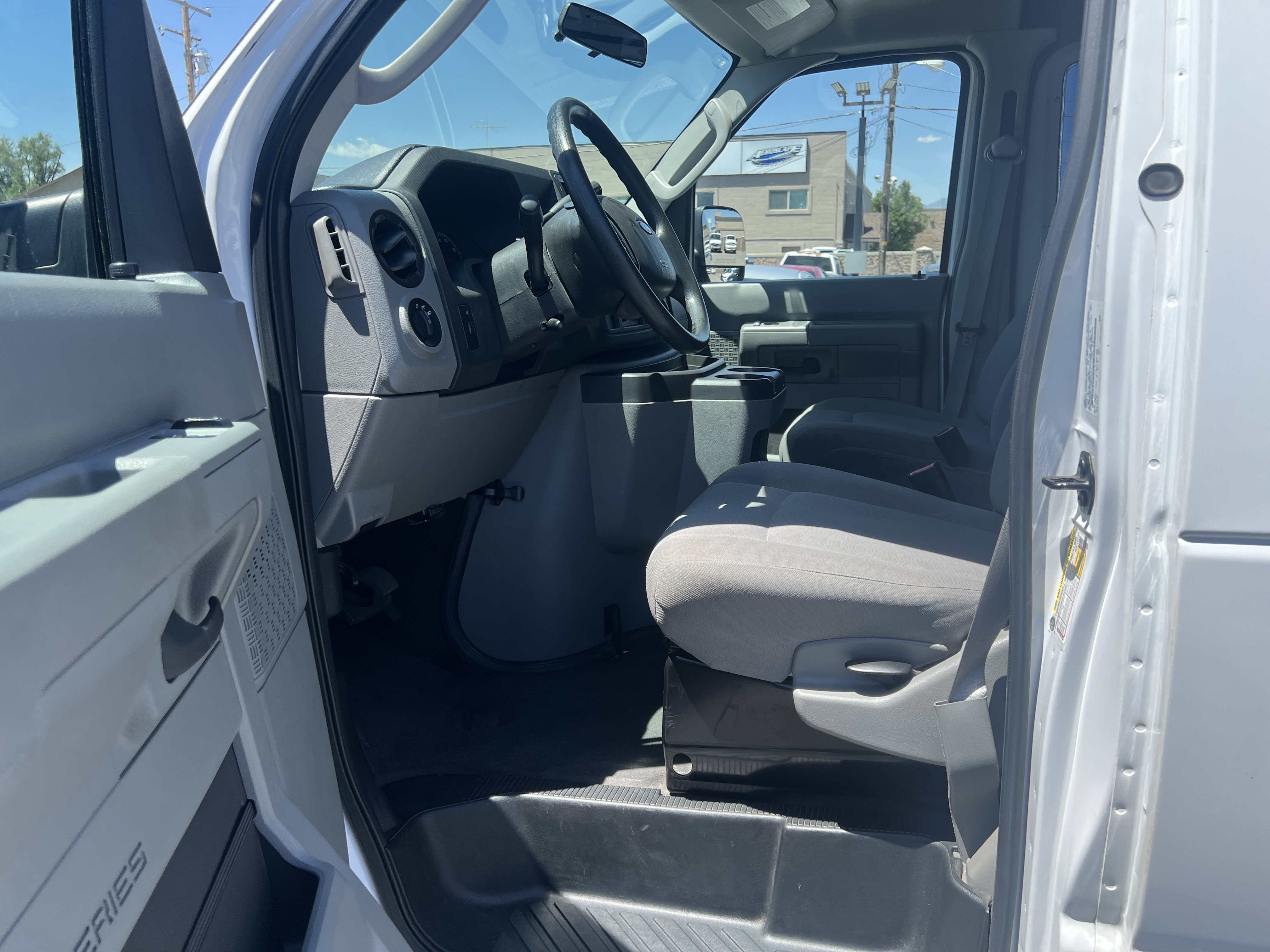Used 2014 Ford E-250 and Econoline 250 w/ Power Group RWD image 12