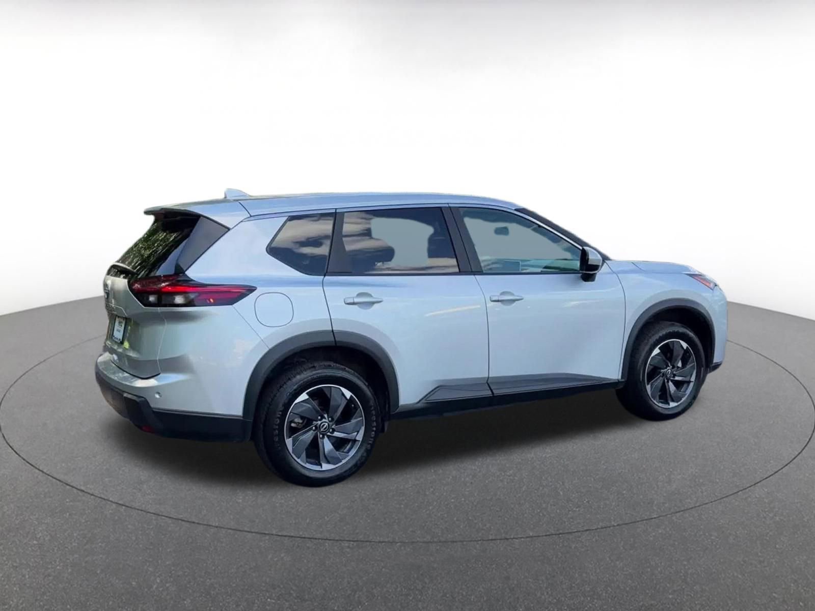 Used 2025 Nissan Rogue SV FWD image 14