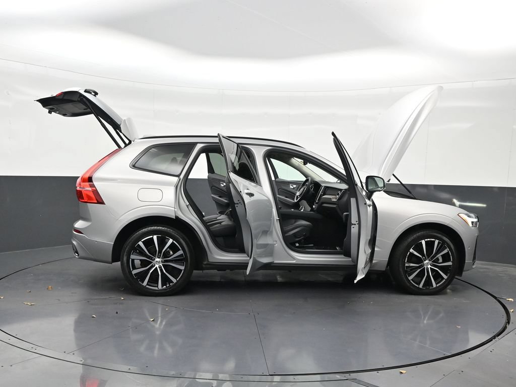 Certified 2024 Volvo XC60 B5 Plus w/ Climate Package AWD/4WD image 32