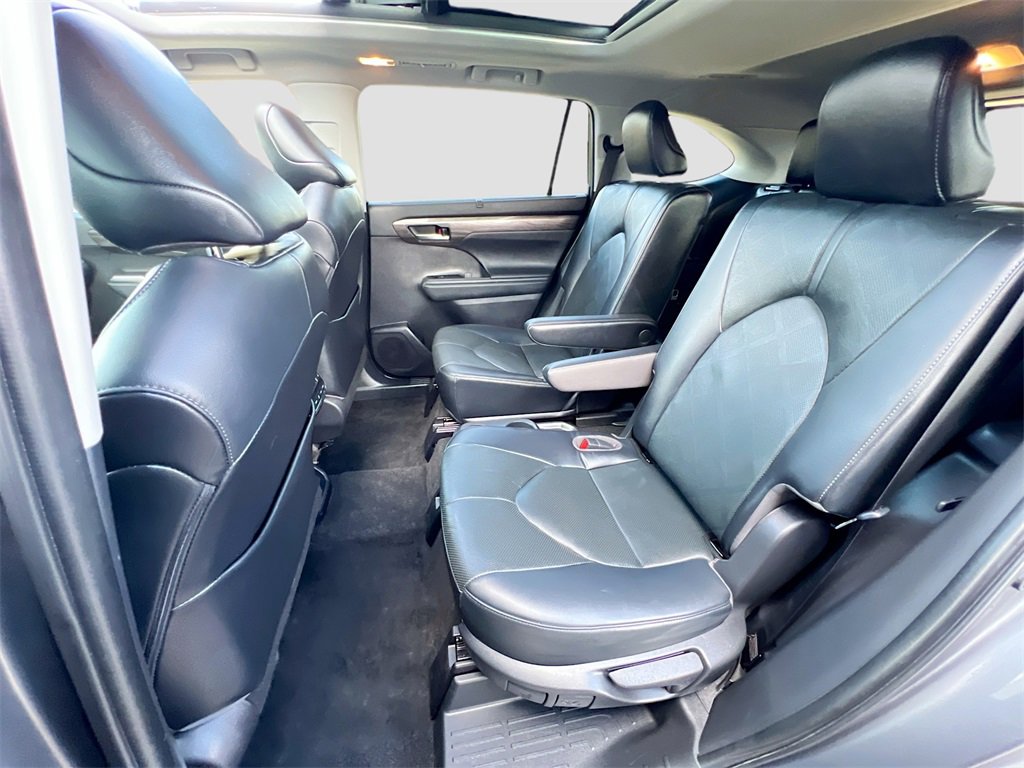 Used 2023 Toyota Highlander Platinum image 24