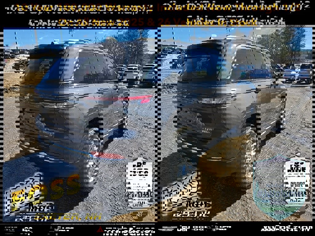 New 2025 Jeep Grand Cherokee Laredo image 7