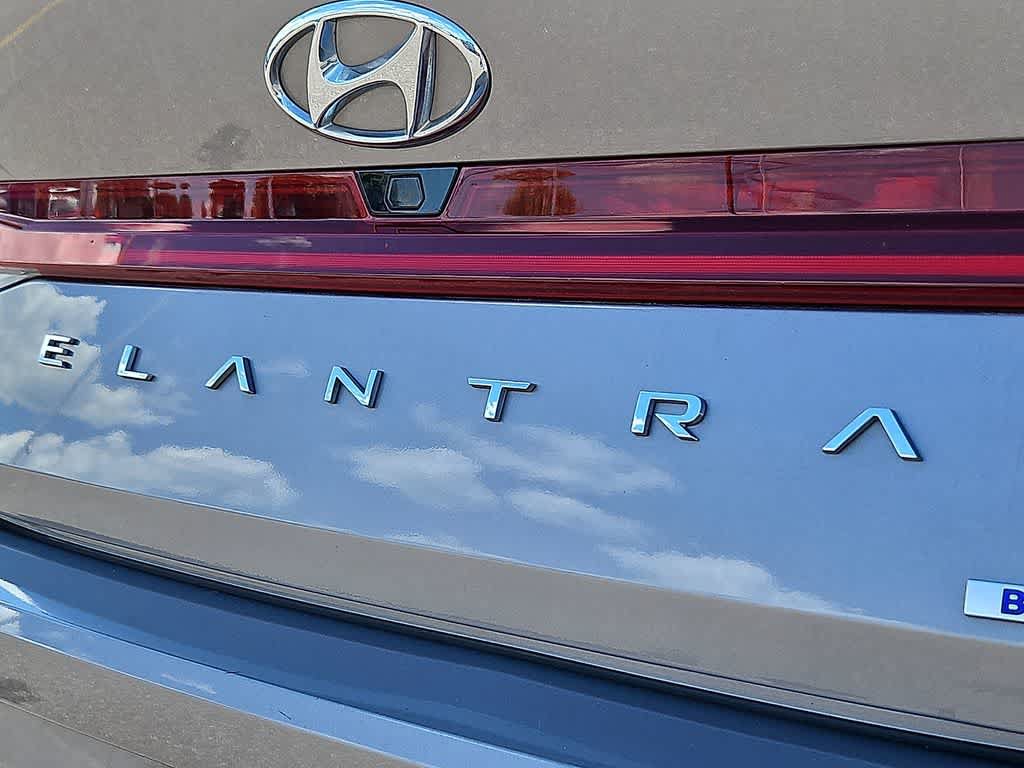 Used 2023 Hyundai Elantra Blue FWD image 30