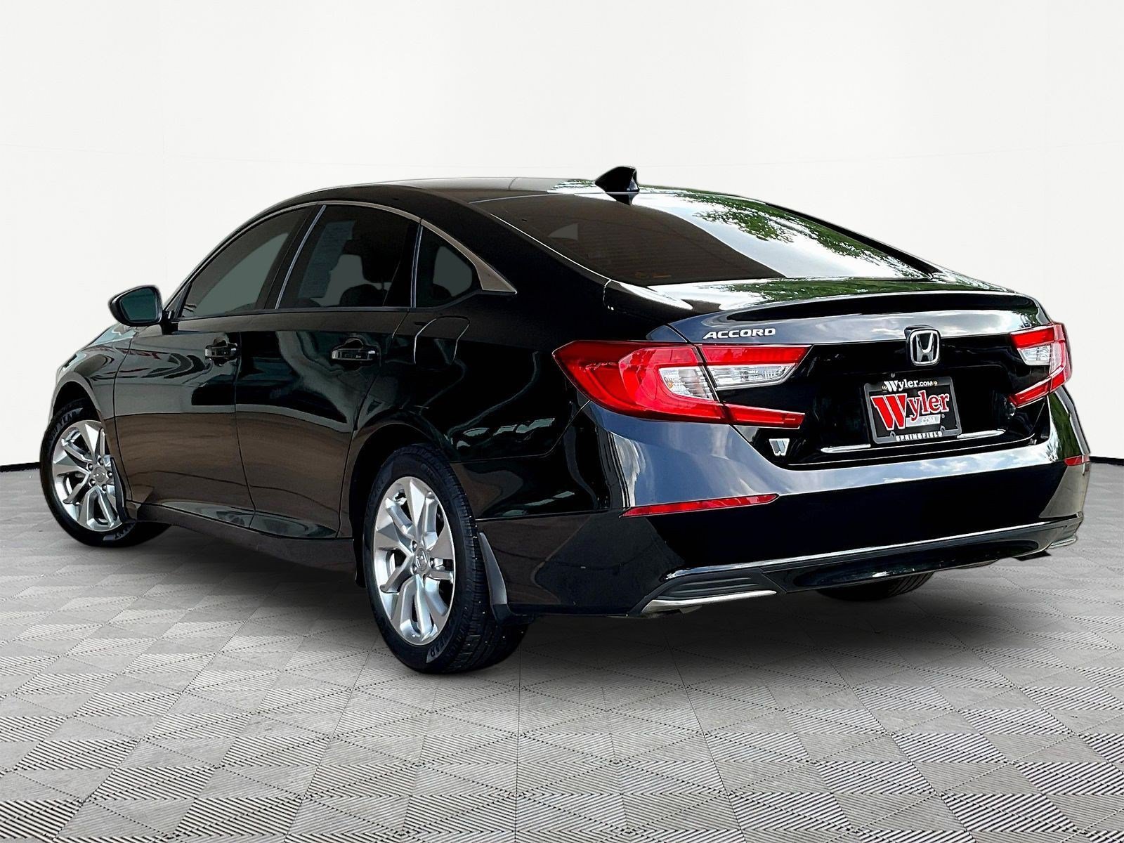 Used 2018 Honda Accord LX image 4