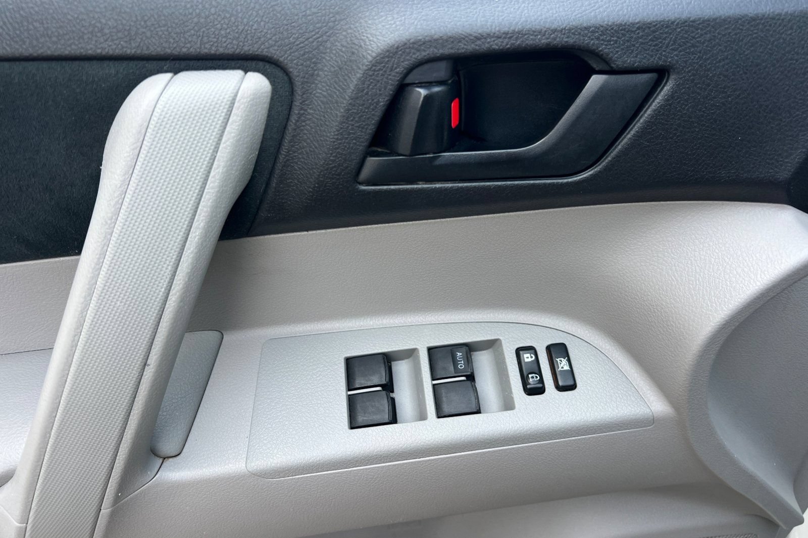 Used 2010 Toyota Highlander 4WD image 12