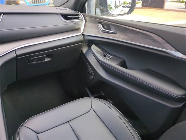 New 2025 Jeep Grand Cherokee L Limited w/ Black Appearance Package image 17