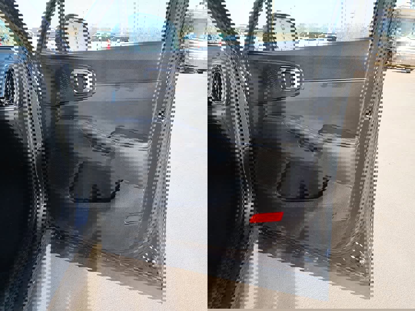 Used 2024 Kia Sorento S image 32