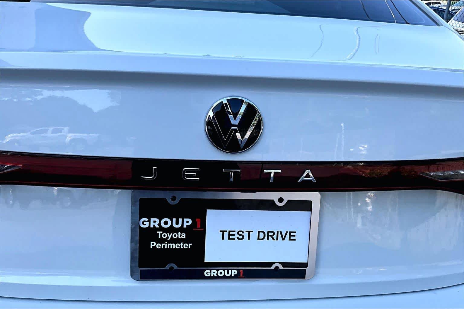 Used 2025 Volkswagen Jetta SE FWD image 30