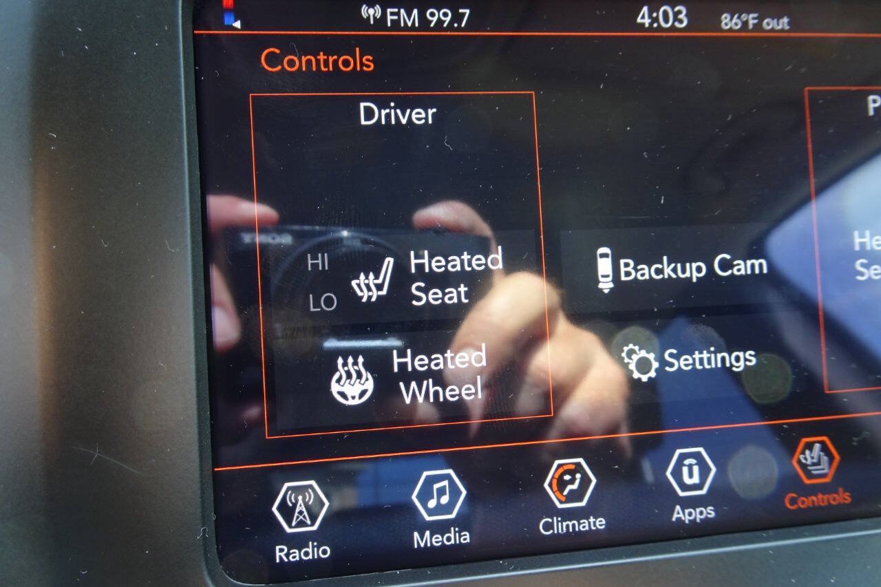 Used 2020 Jeep Cherokee Latitude Plus w/ Cold Weather Group AWD/4WD image 24