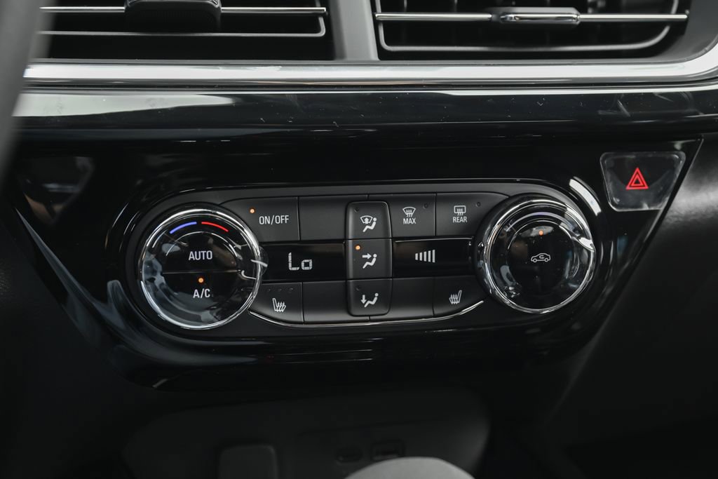 New 2026 Chevrolet Trax RS w/ Sunroof Package FWD image 26