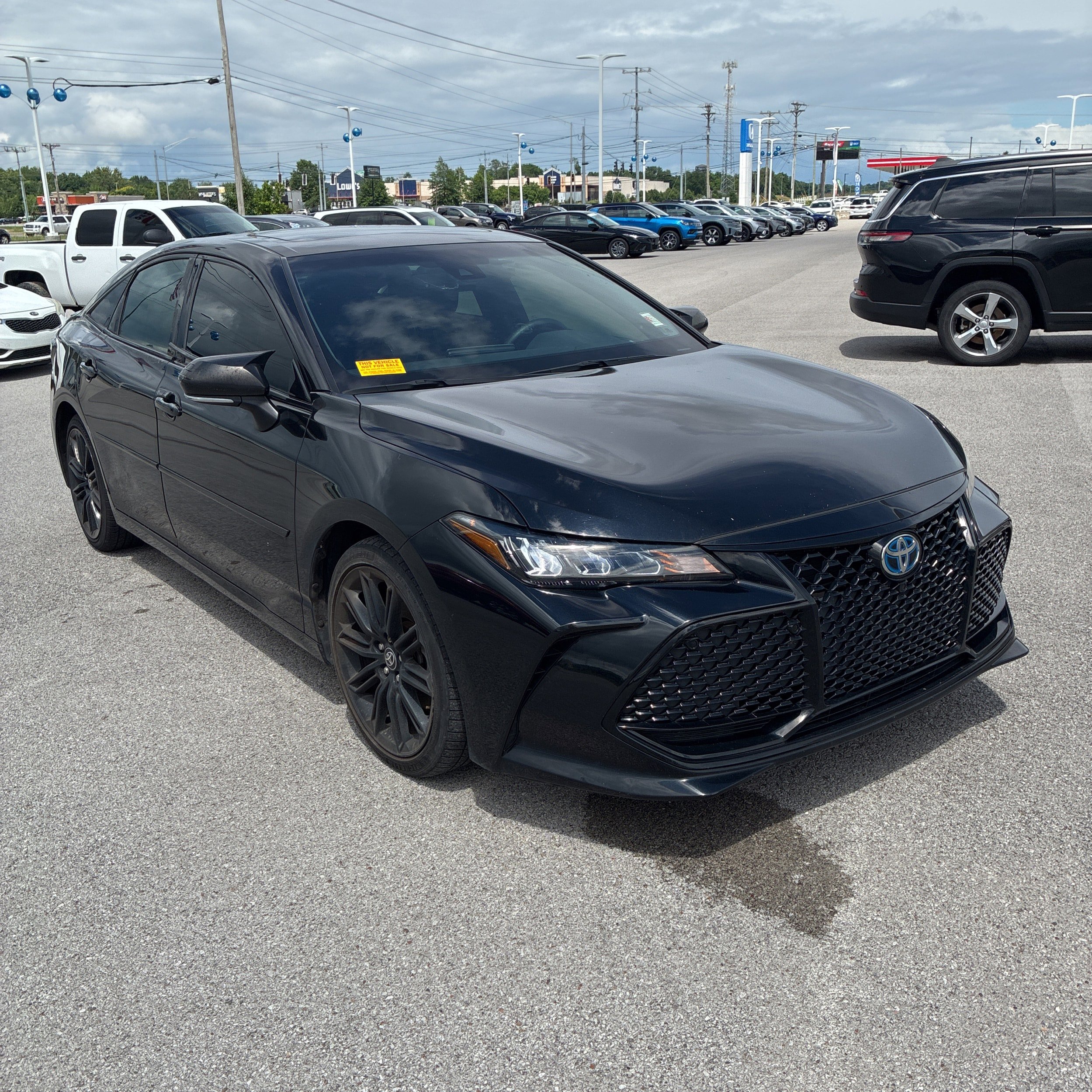 Used 2022 Toyota Avalon XSE FWD image 5