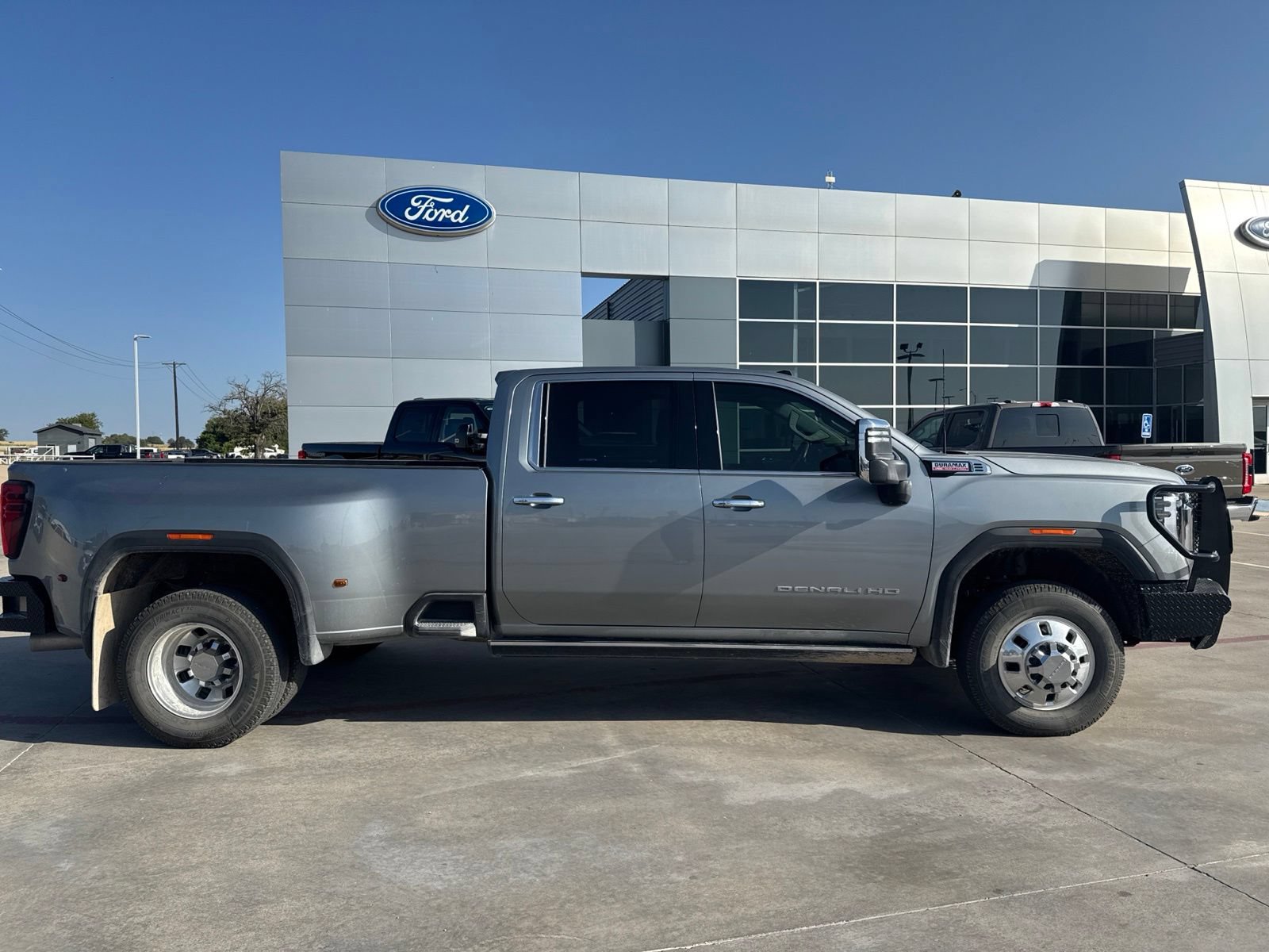 Used 2025 GMC Sierra 3500 Denali w/ Denali Reserve Package AWD/4WD image 2
