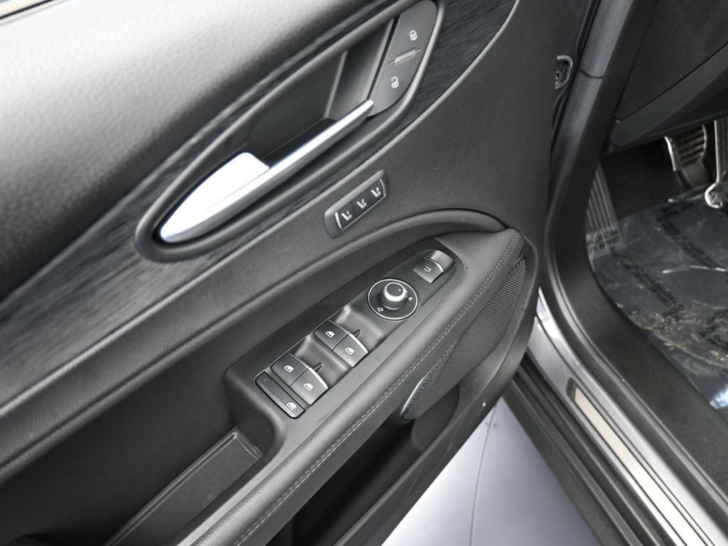 Used 2023 Alfa Romeo Stelvio Sprint image 14