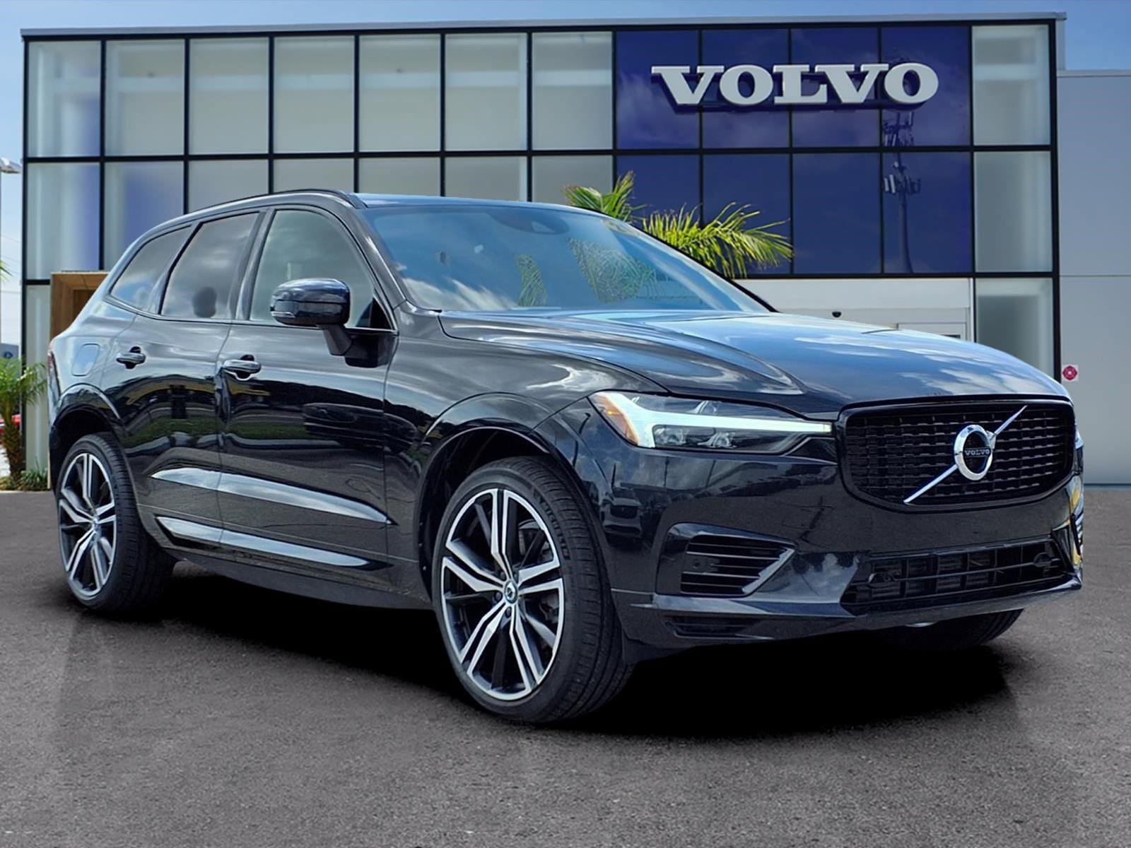 Used 2021 Volvo XC60 T8 R-Design AWD/4WD image 1