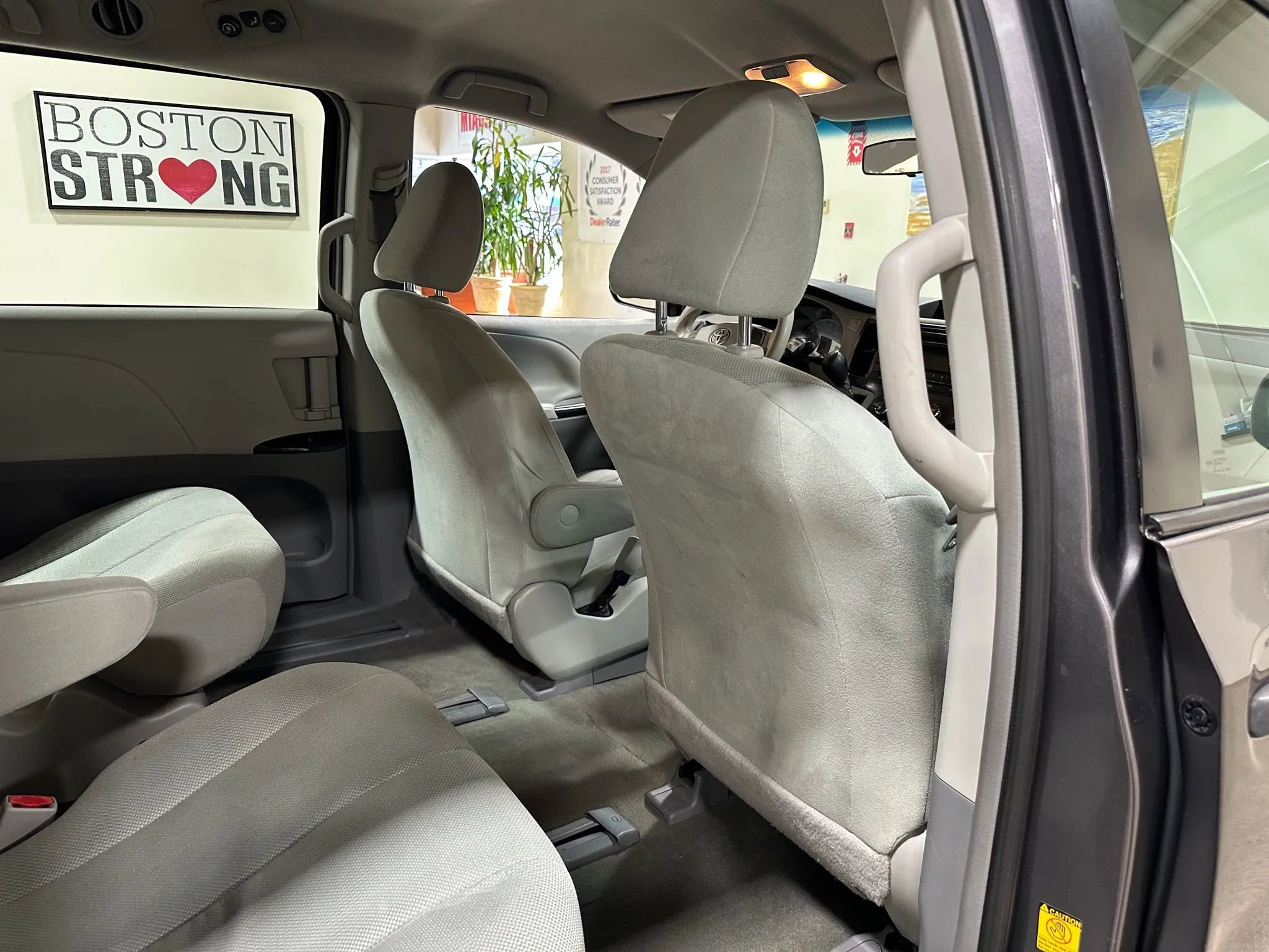 Used 2012 Toyota Sienna image 29