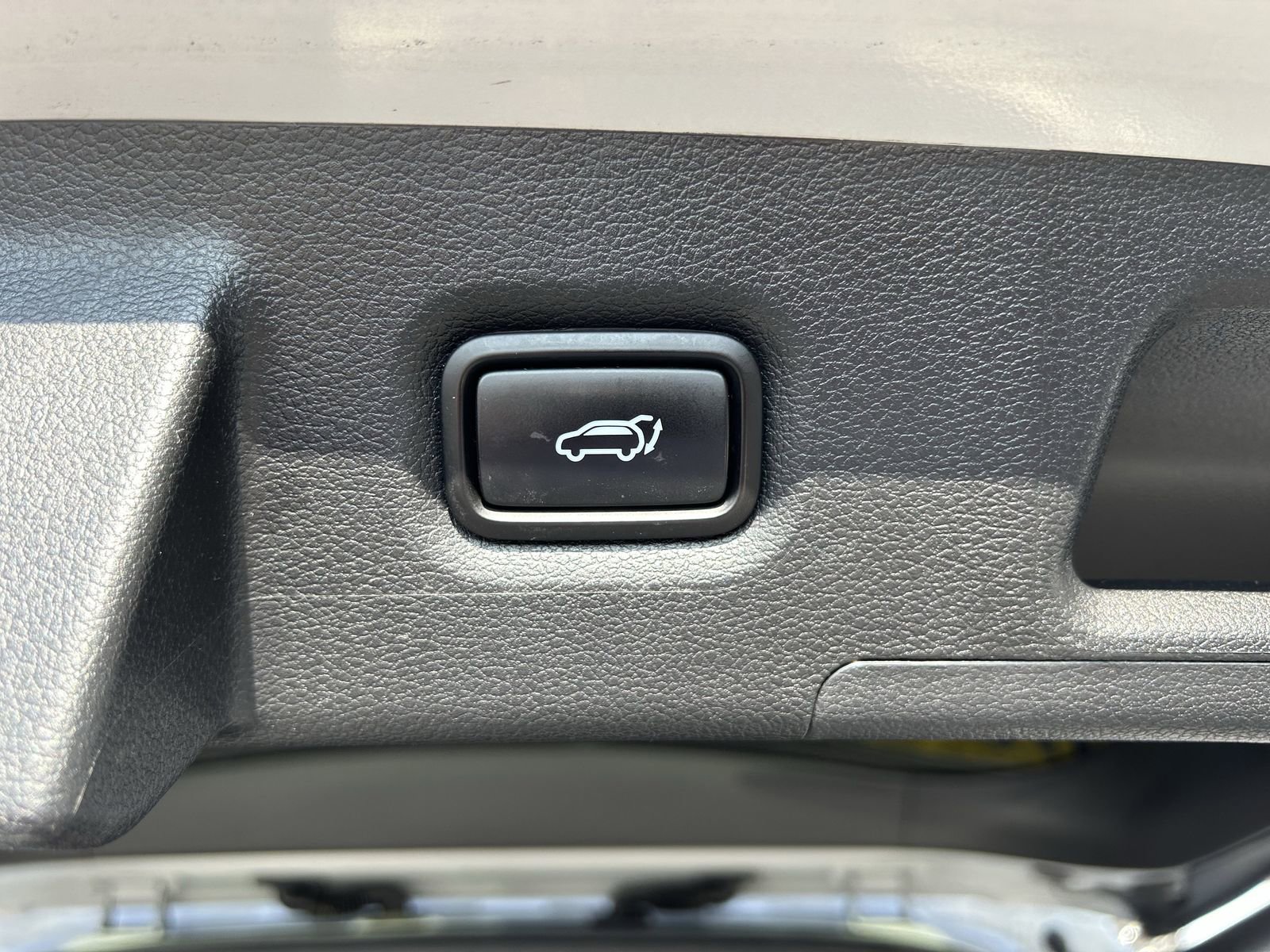 Used 2020 Hyundai Santa Fe Limited image 17