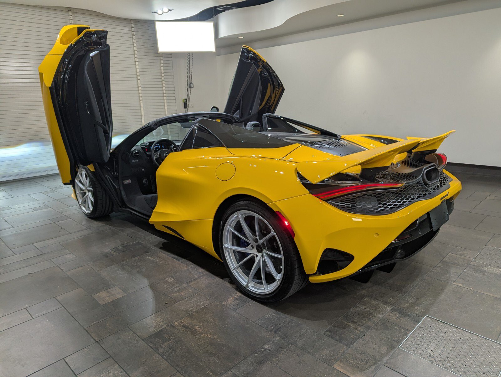 New 2026 McLaren 750S Spider RWD image 26