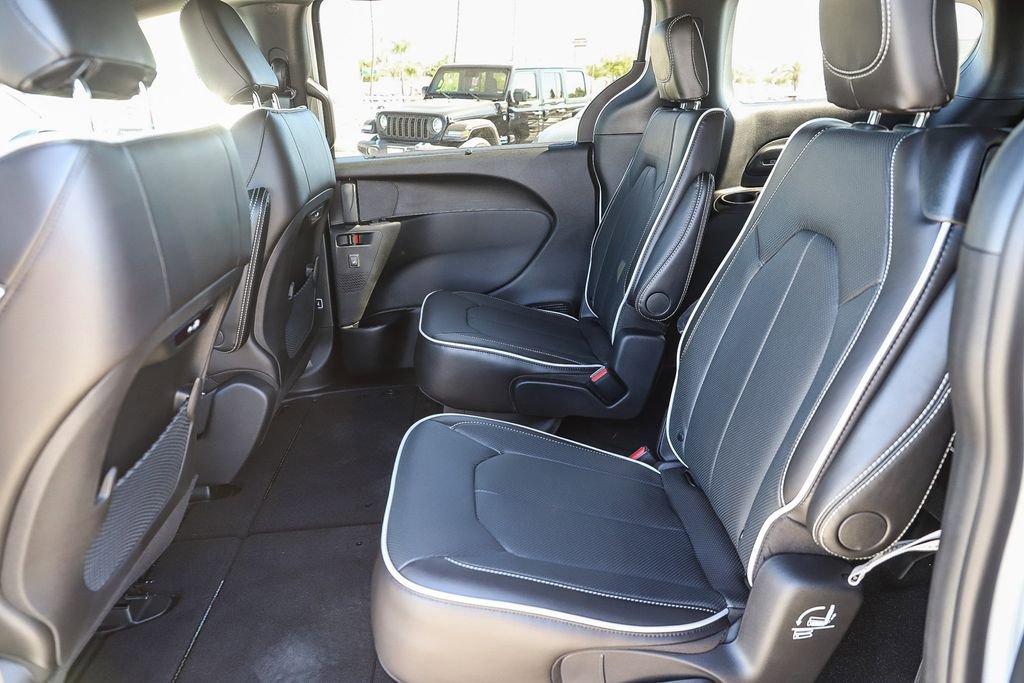 New 2026 Chrysler Pacifica Limited image 20