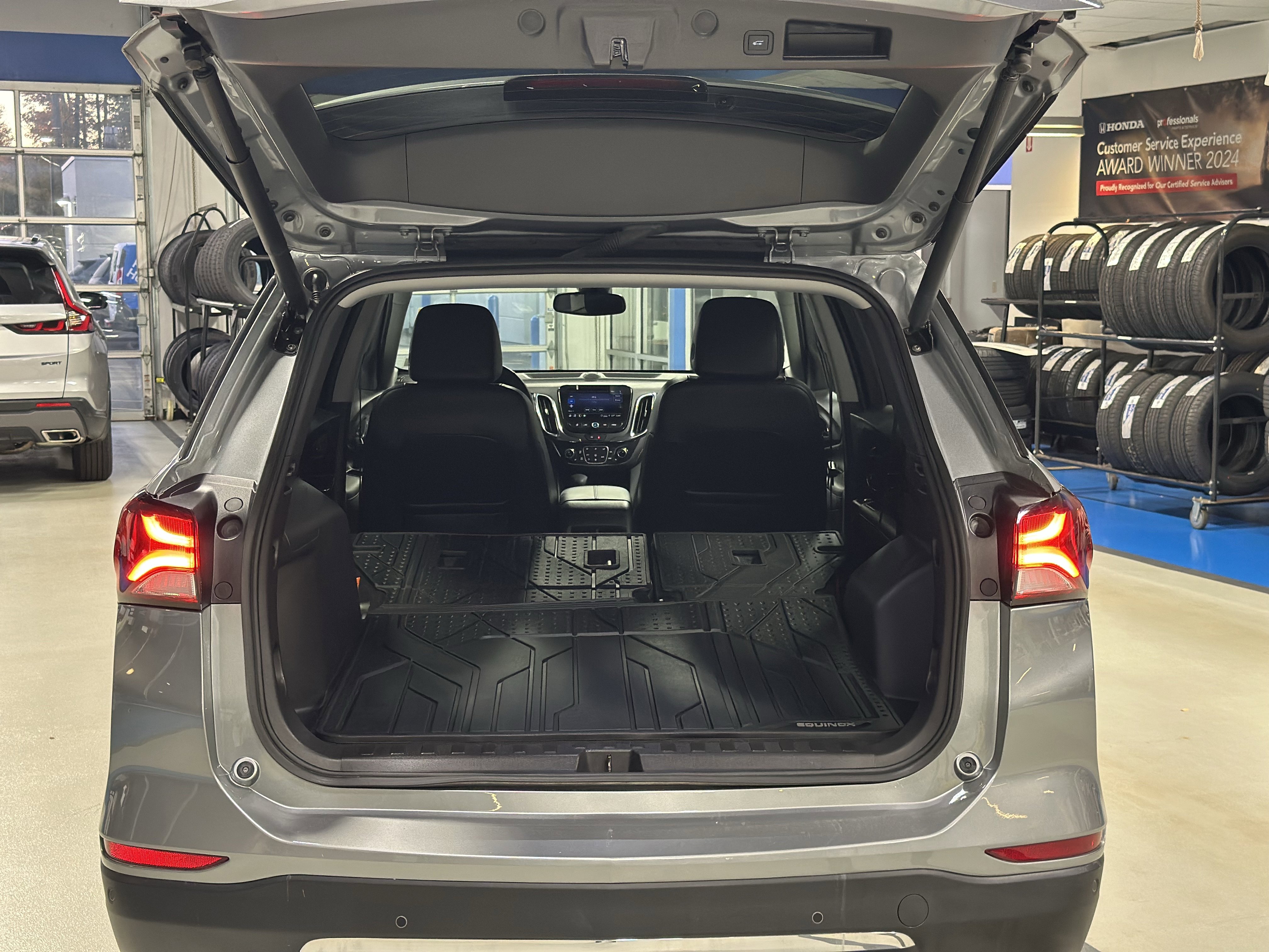 Used 2024 Chevrolet Equinox Premier image 6