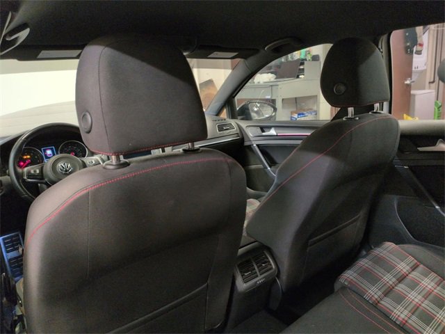 Used 2016 Volkswagen Golf S image 33