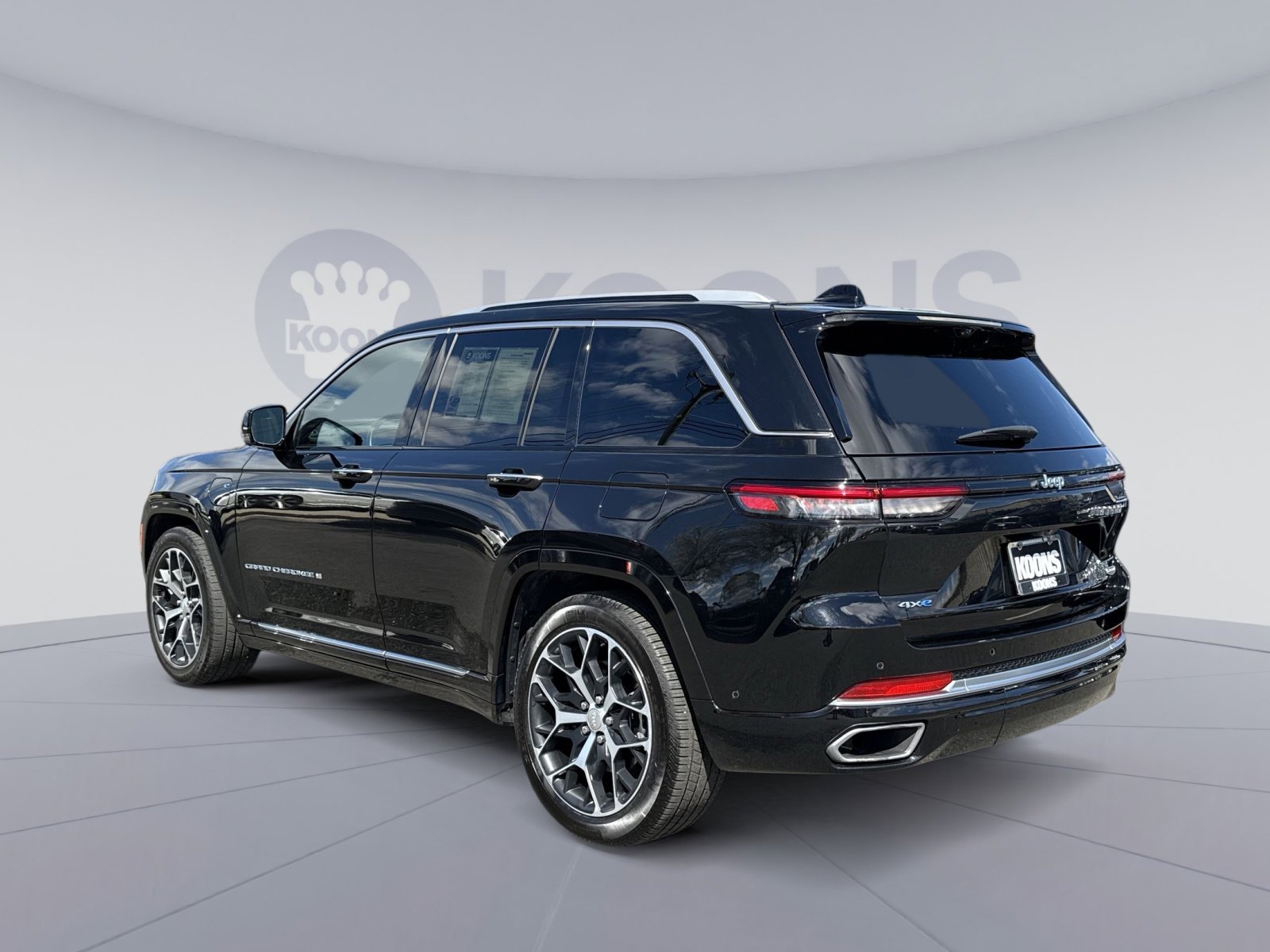 Used 2022 Jeep Grand Cherokee Summit image 4