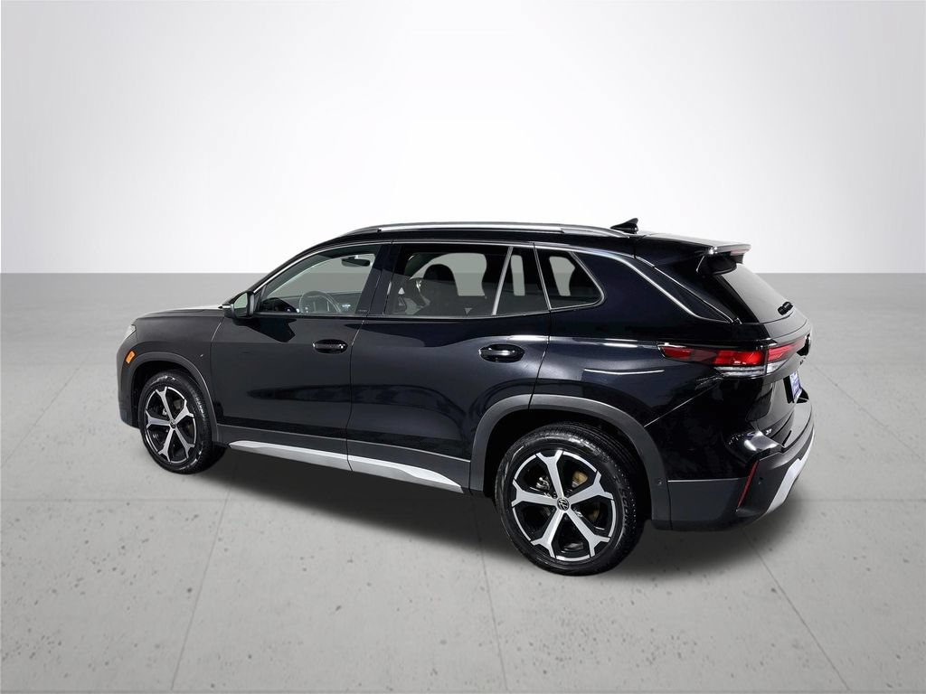 Certified 2025 Volkswagen Tiguan SE FWD image 9
