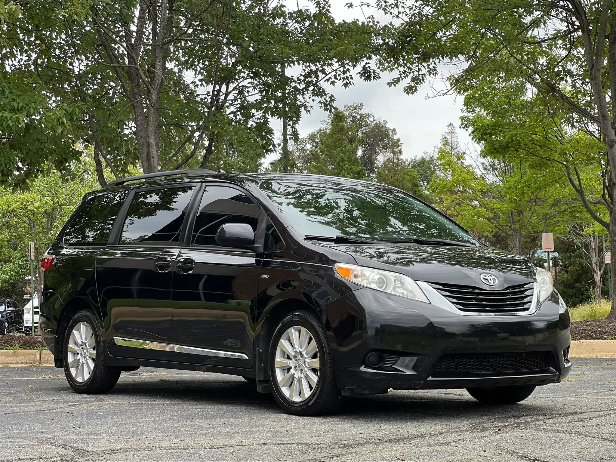 Used 2017 Toyota Sienna LE w/ Protection Package AWD/4WD image 7